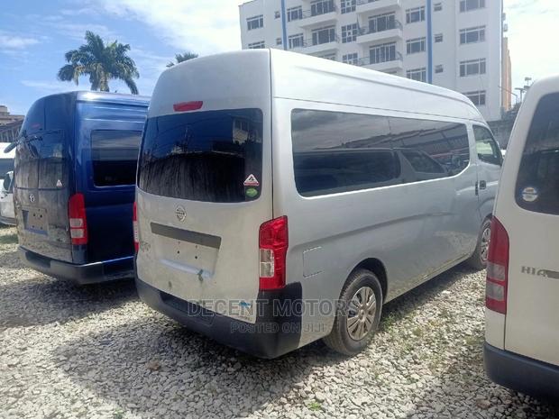 Nissan Matatu 9l - thumbnail 3