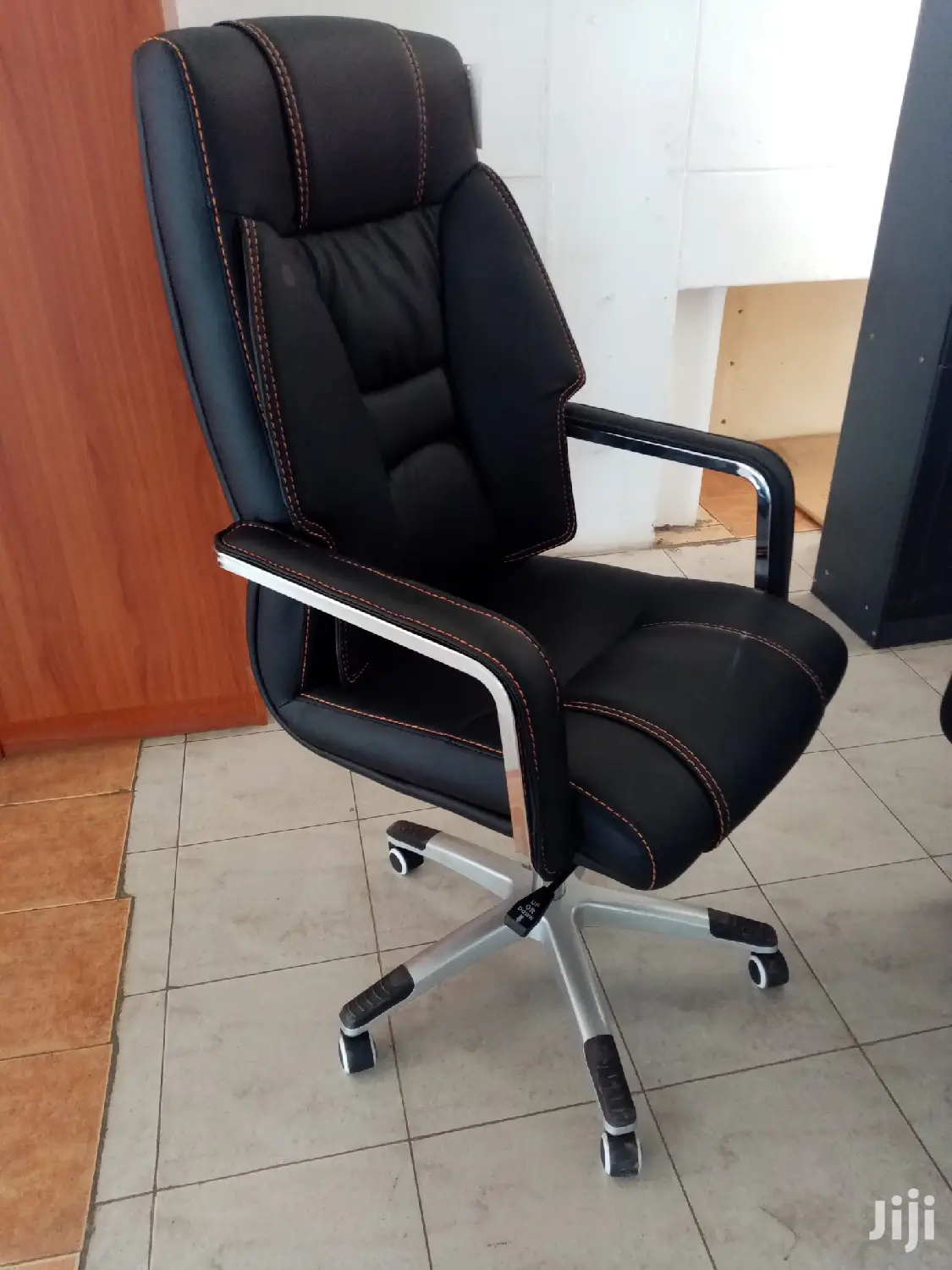 Executive Office Seat