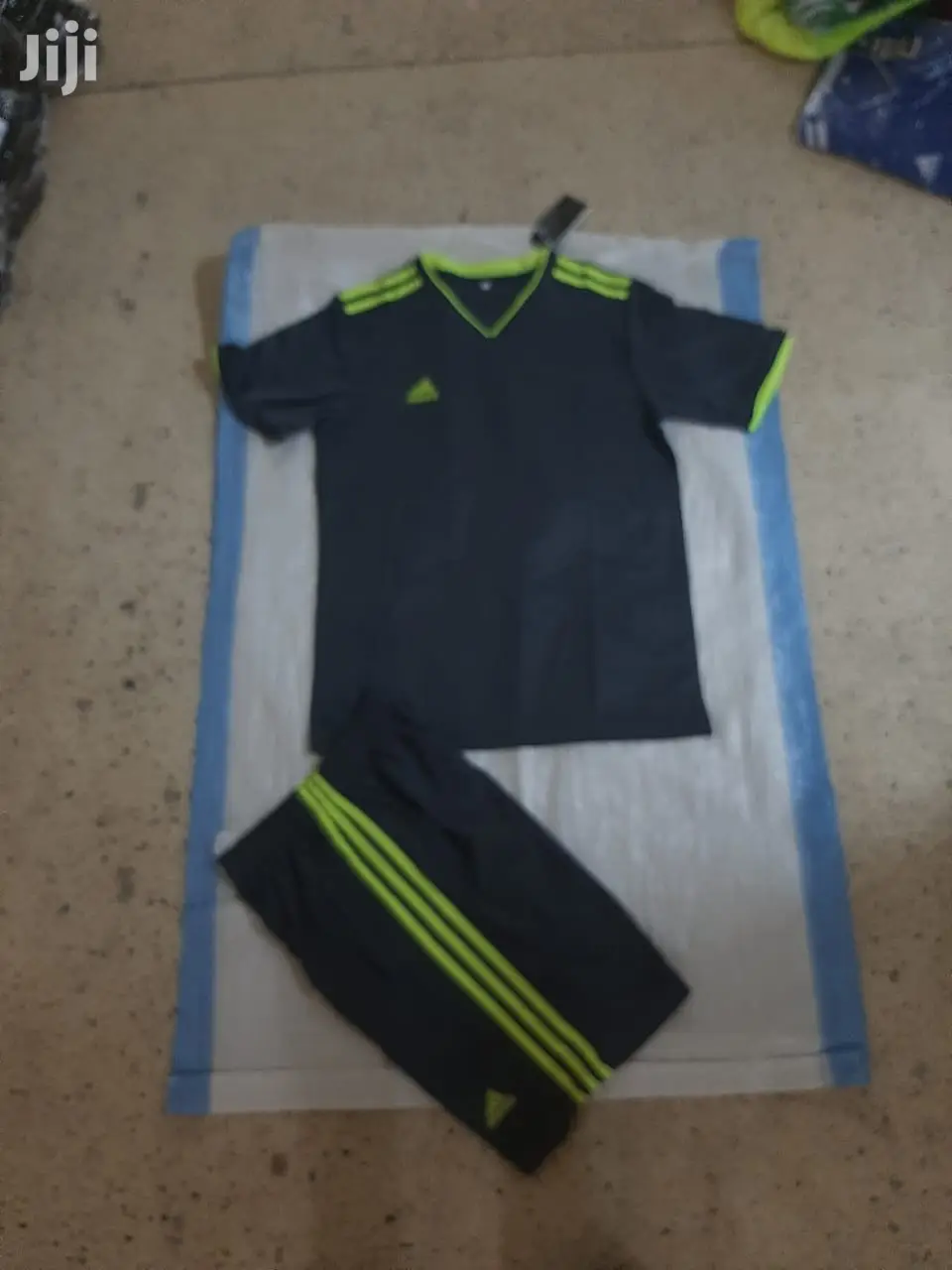 Football Uniforms Wholesale Price