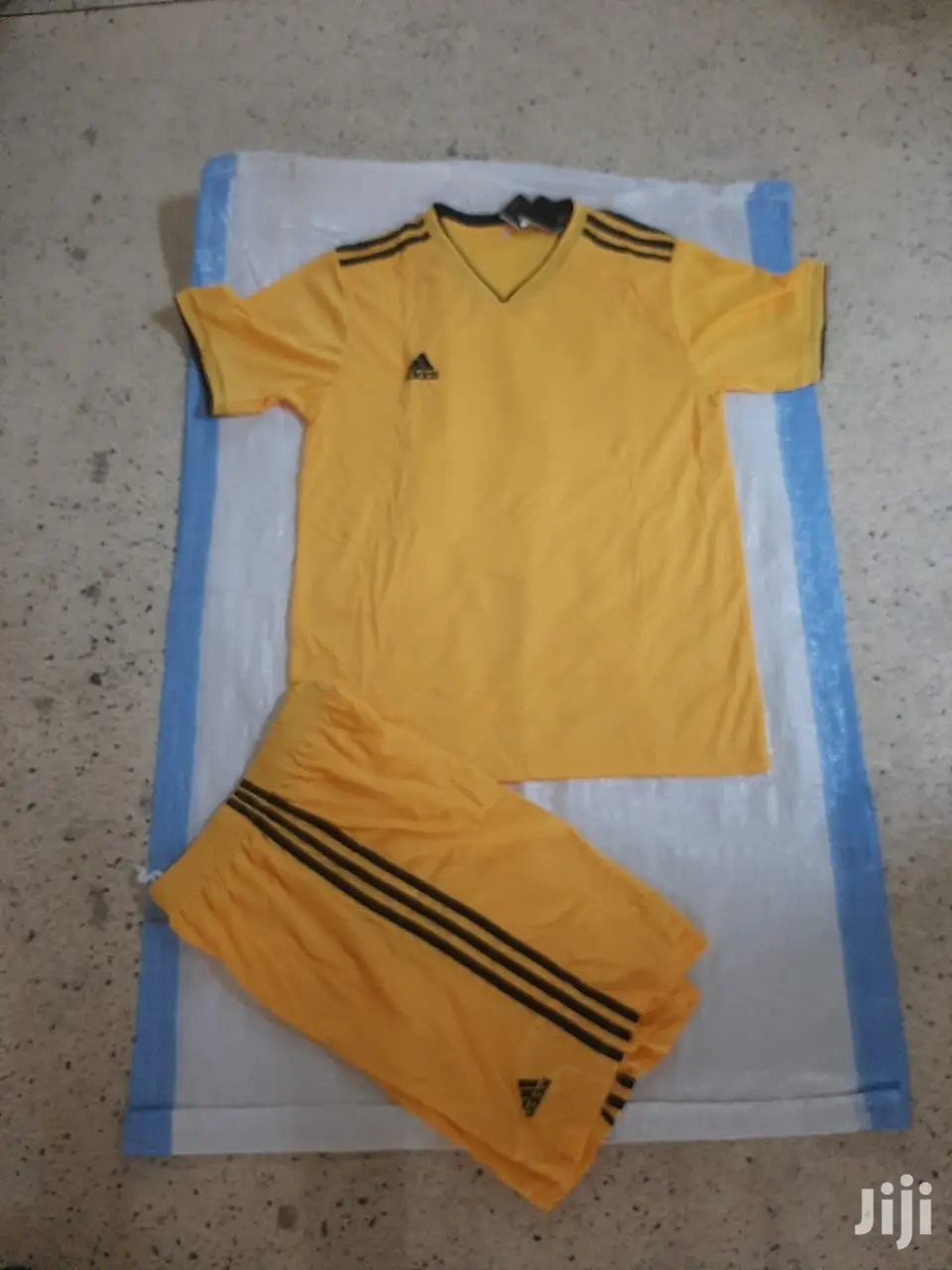 Football Uniforms Wholesale Price