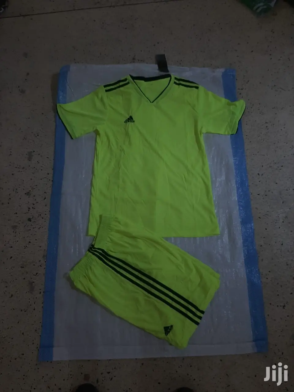 Football Uniforms Wholesale Price