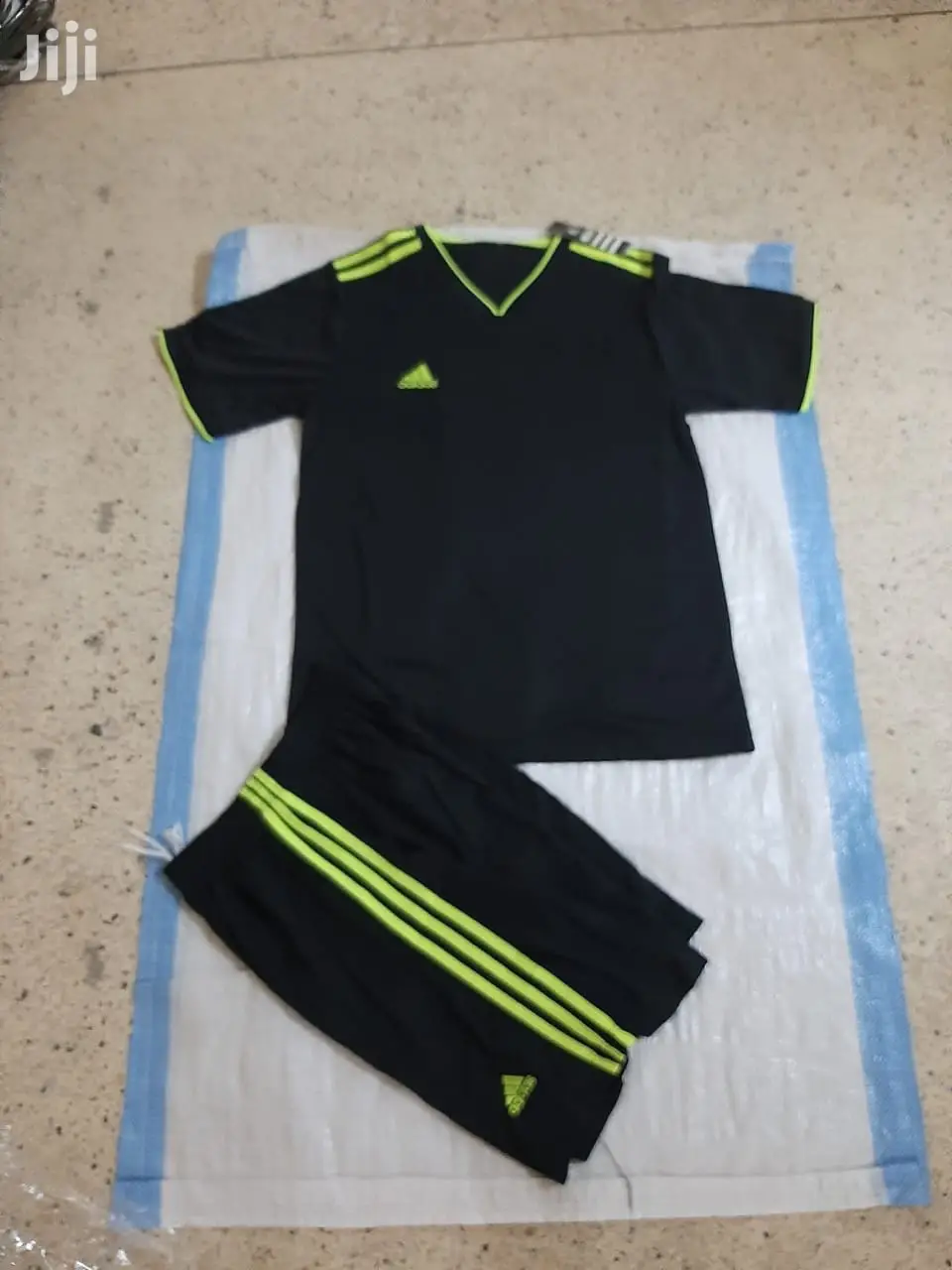 Football Uniforms Wholesale Price