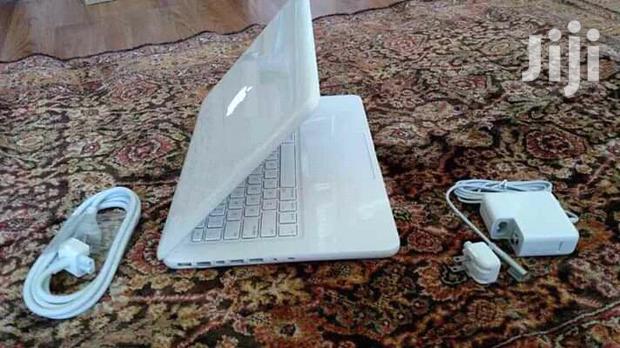 New Apple Macbook 4 Unibody - thumbnail 3