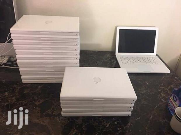 New Apple Macbook 4 Unibody - main view