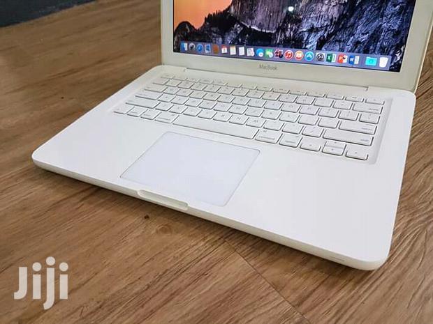 Apple Macbook 320GB HDD 4GB Ram - main view