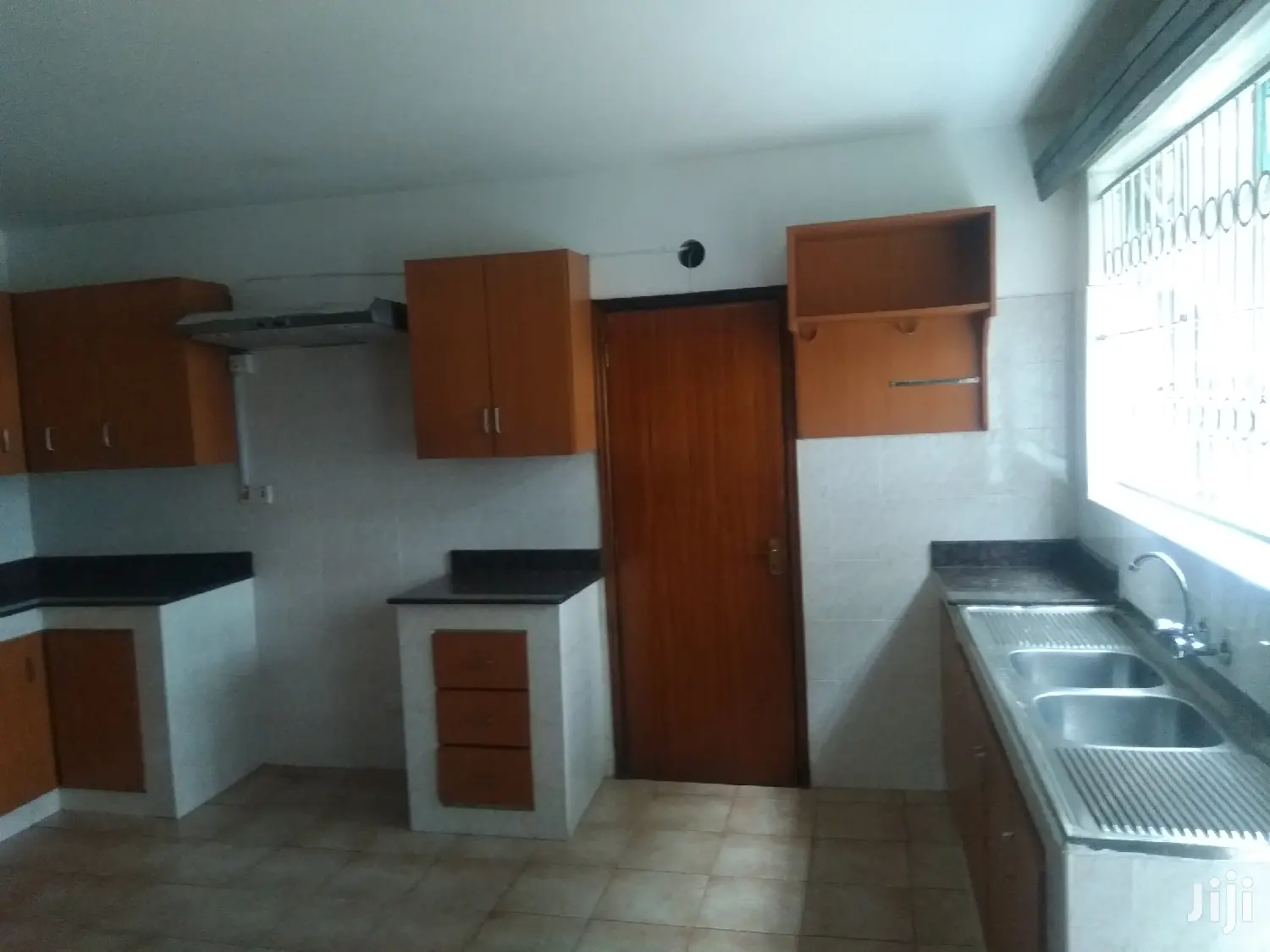Elegant 5bedroomed Mansion to Let