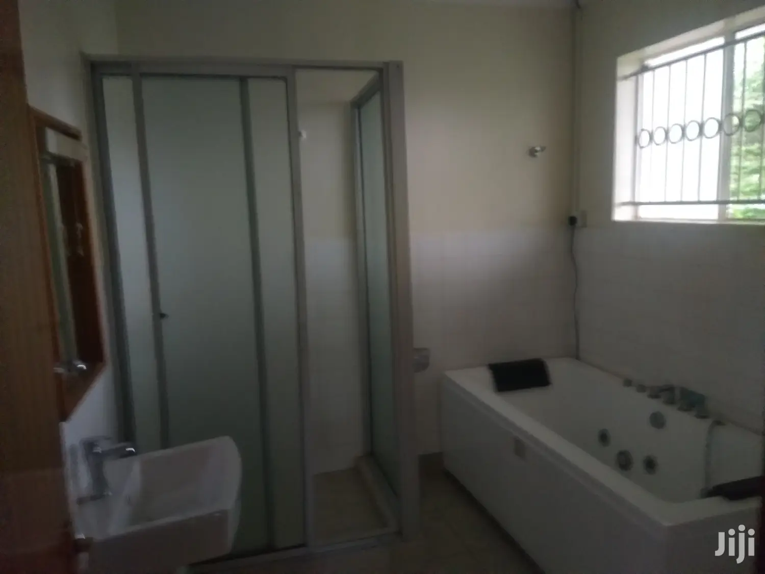 Elegant 5bedroomed Mansion to Let
