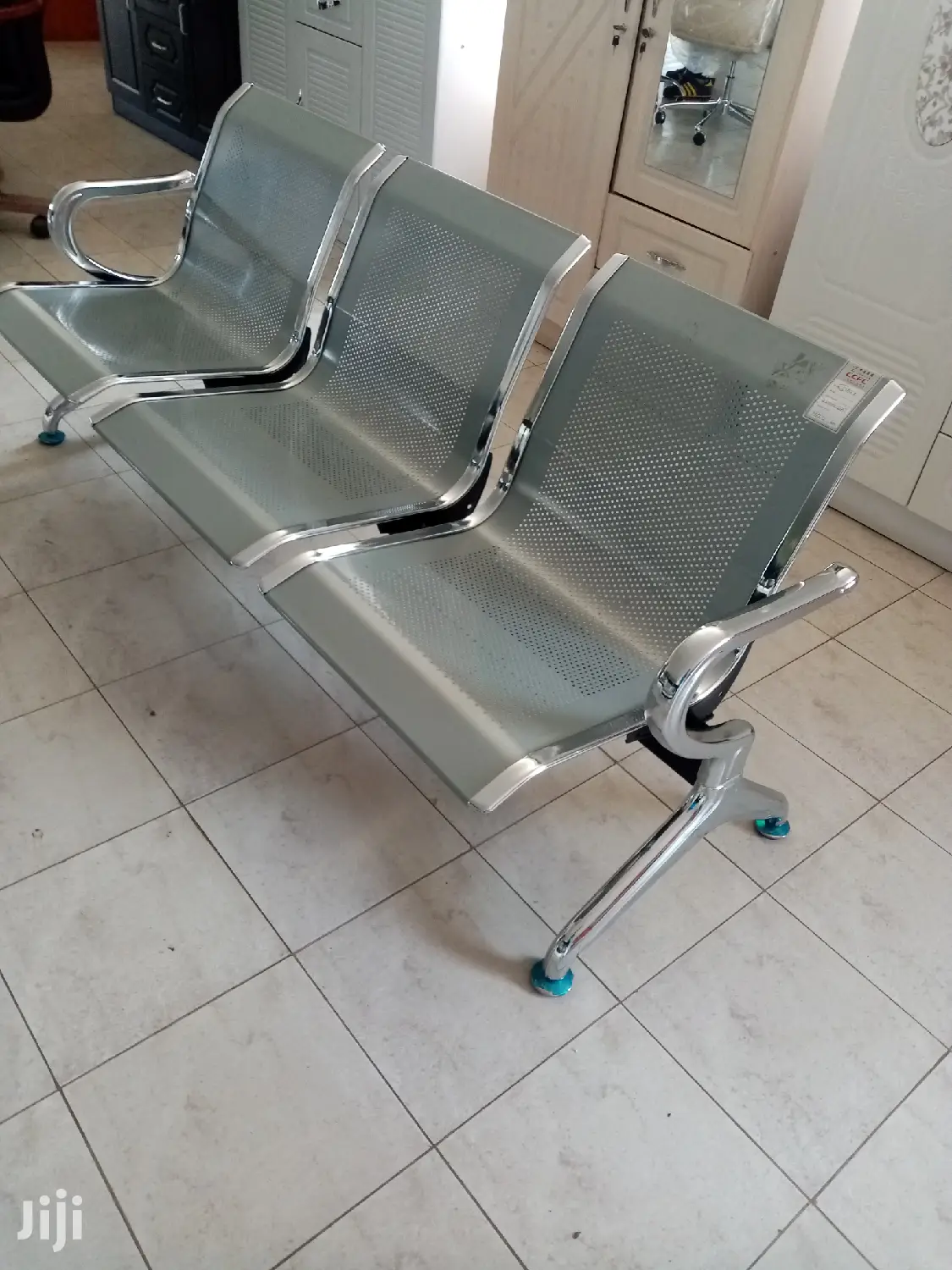 Linked Waiting Chair