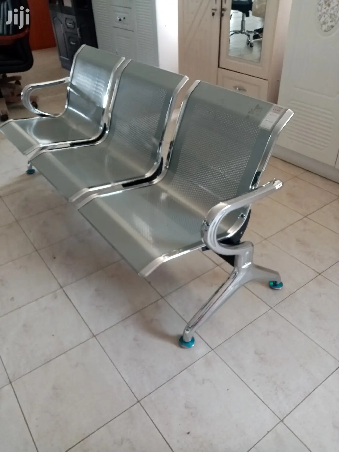 Linked Waiting Chair