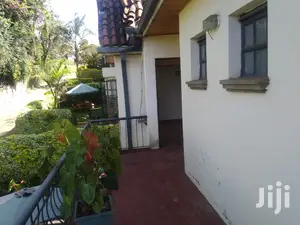 5bedroomed Luxurious Town HSE To Let