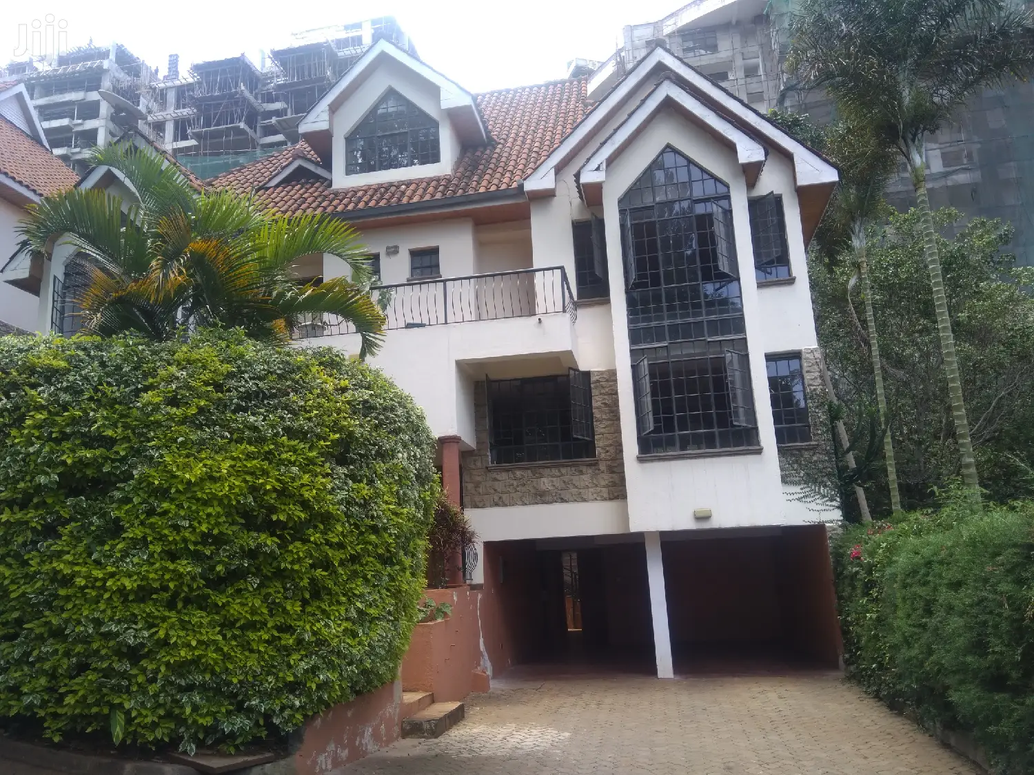 5bedroomed Luxurious Town HSE To Let