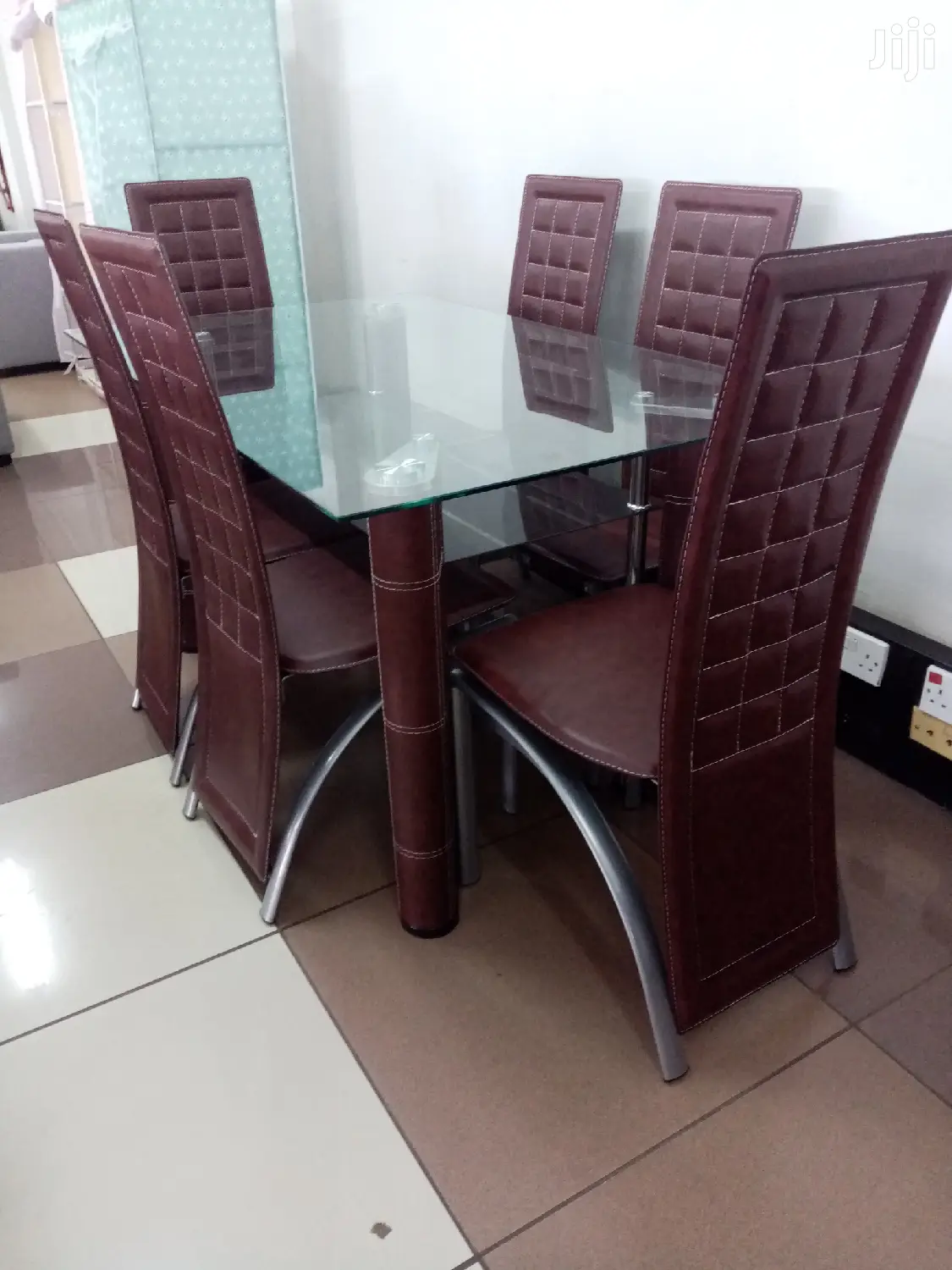 6 Seater Dining Table With Pure Elegance