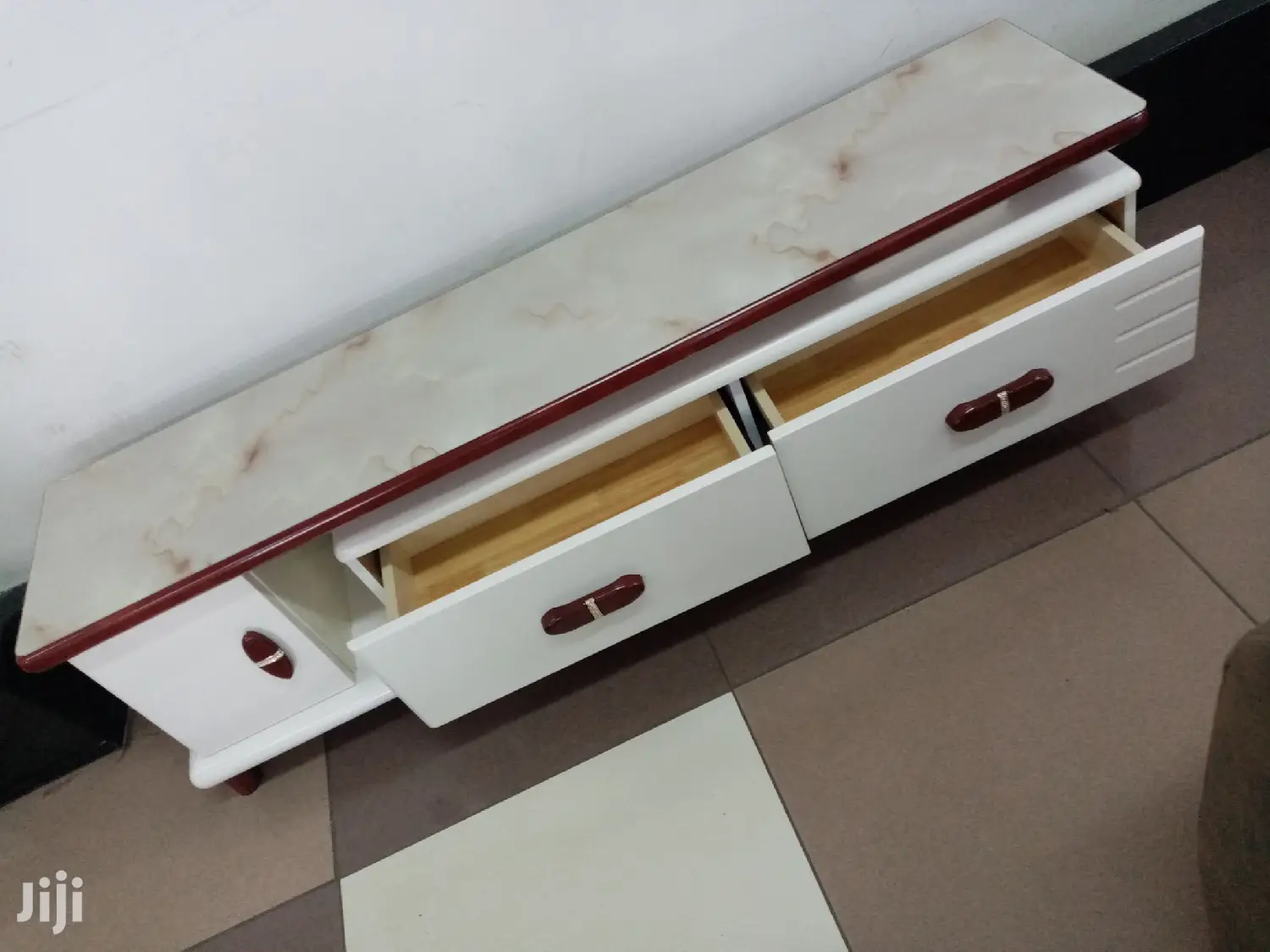 Extendable TV Stand
