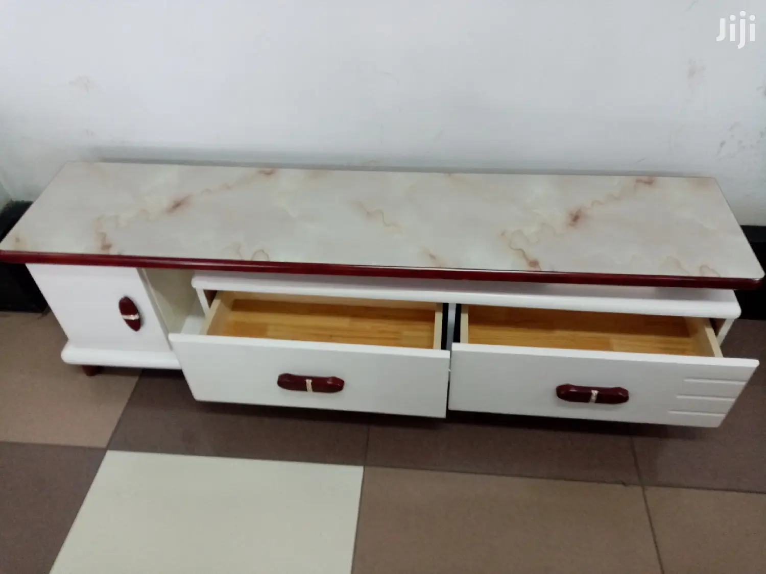 Smart Extendable TV Stand