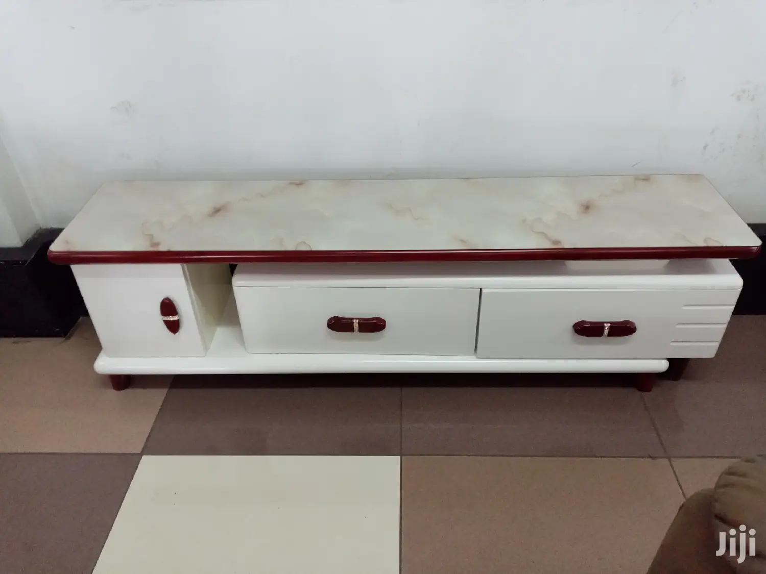Extendable TV Stand