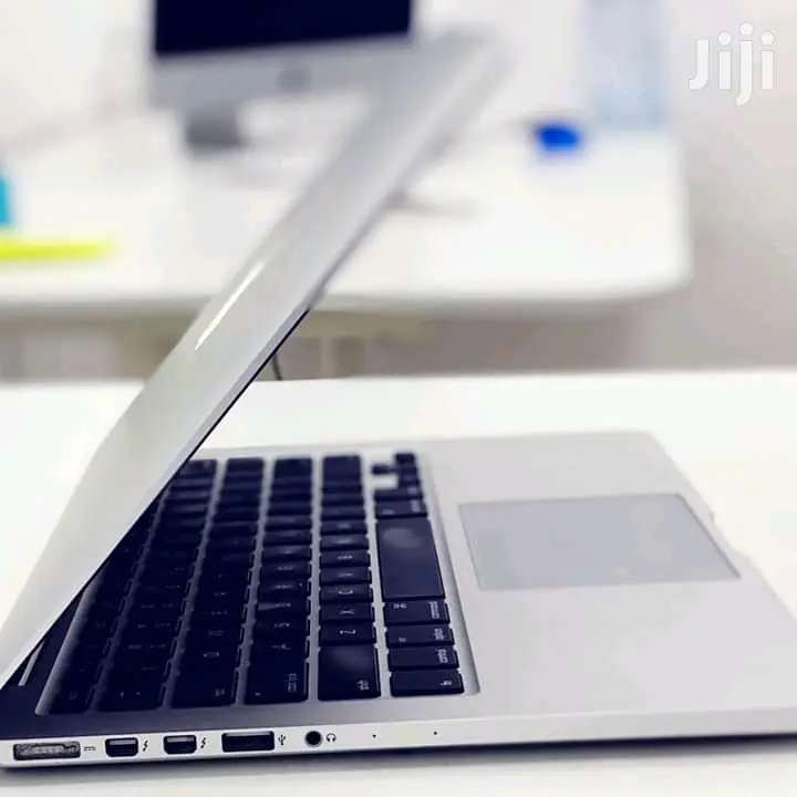 Laptop Apple MacBook Pro 8GB Intel Core I5 SSD 256GB