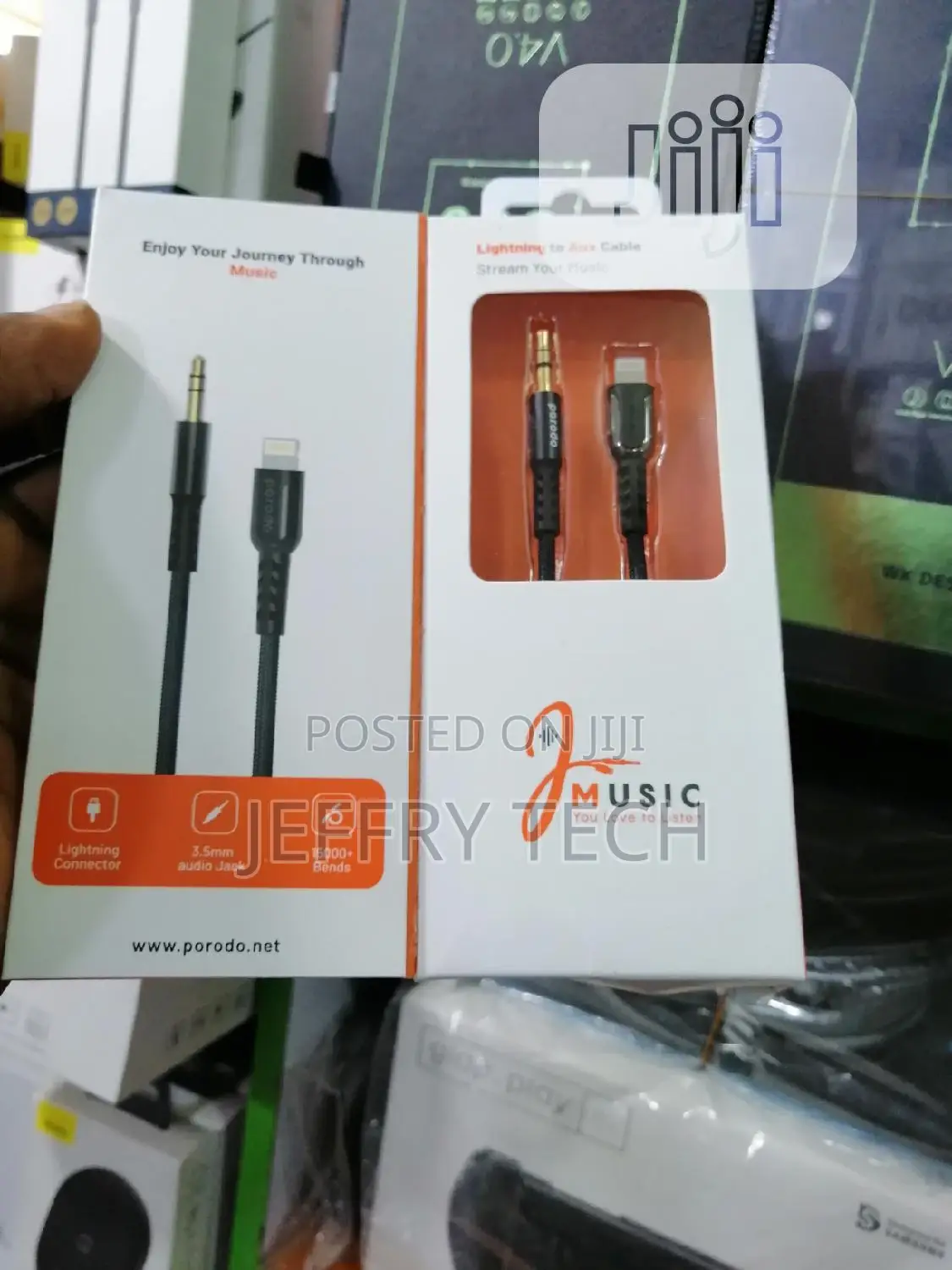 Porodo a Link for iPhone 7 to Convert From Charging to the E