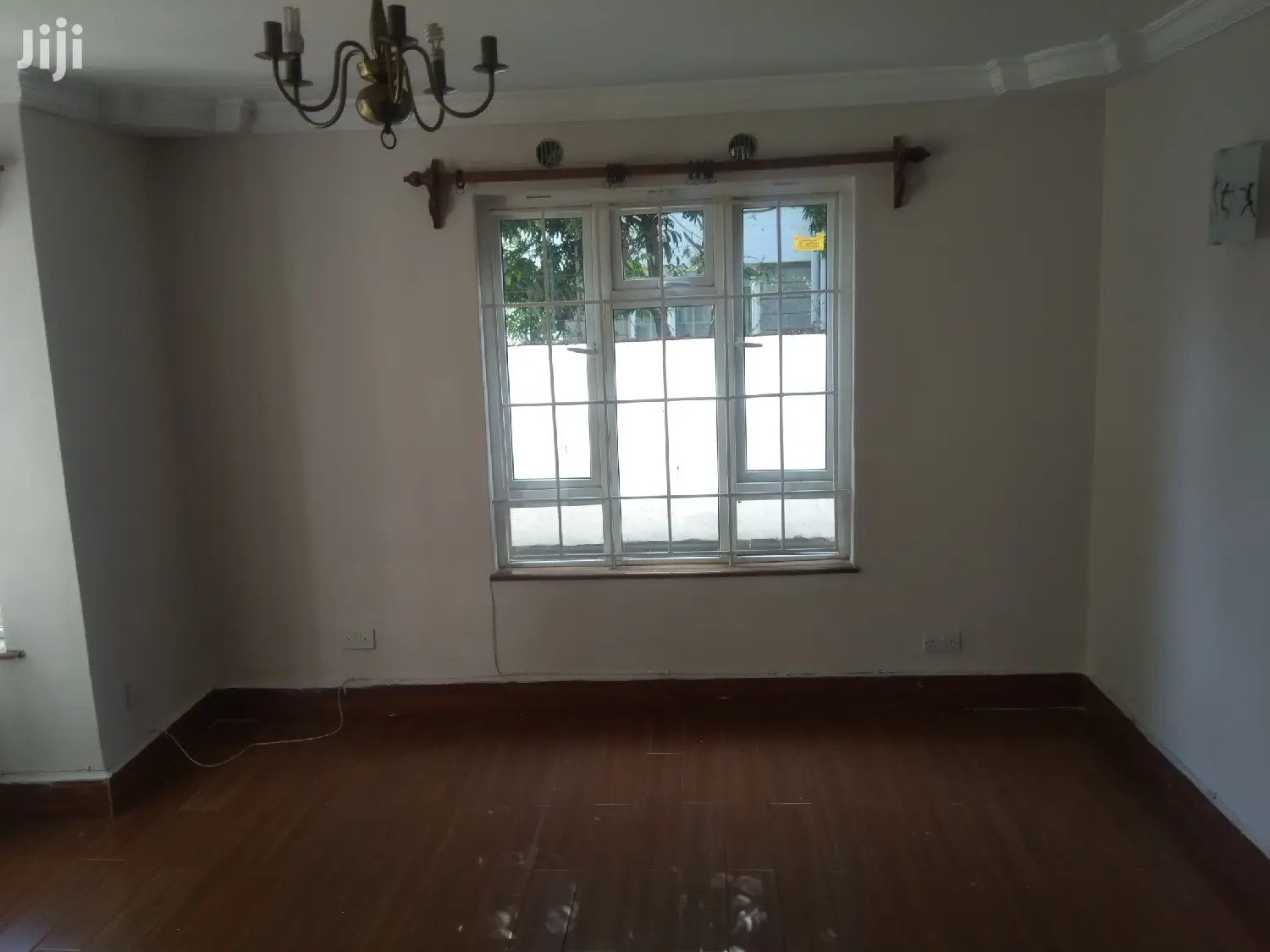 Modern 5bedroomed Maisonette, Dsq and Garage