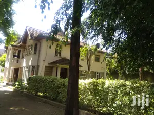 Modern 5bedroomed Maisonette, Dsq and Garage