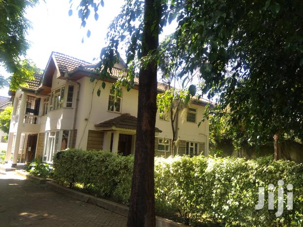 Modern 5bedroomed Maisonette, Dsq and Garage - thumbnail 4