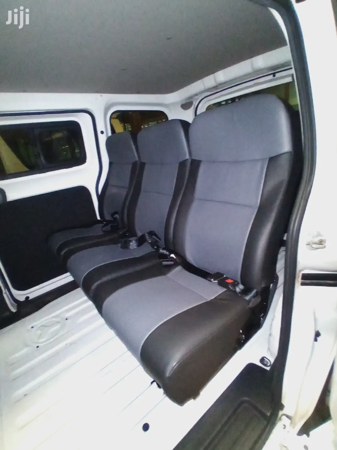MV200 Seats