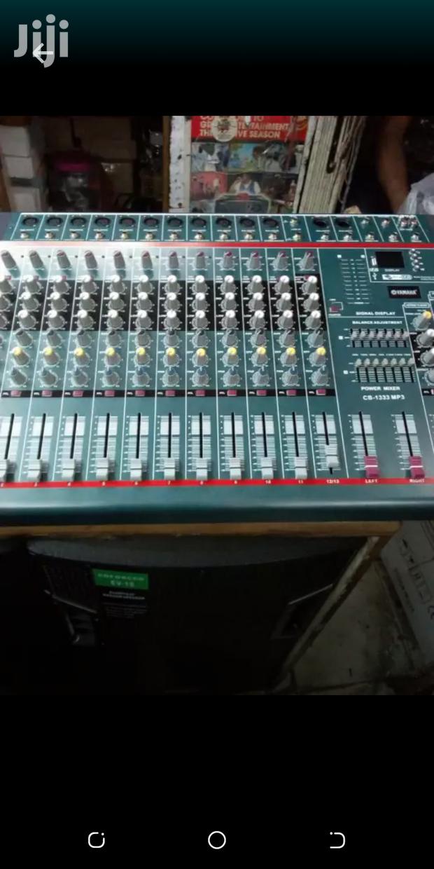 Powered Mixer Yamaha - main view