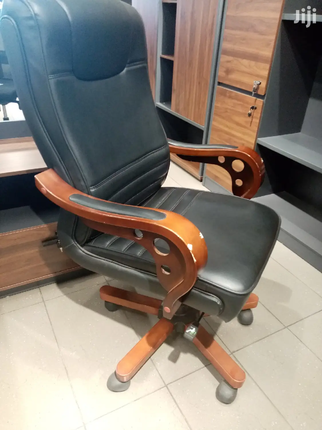 Executive Office Seat