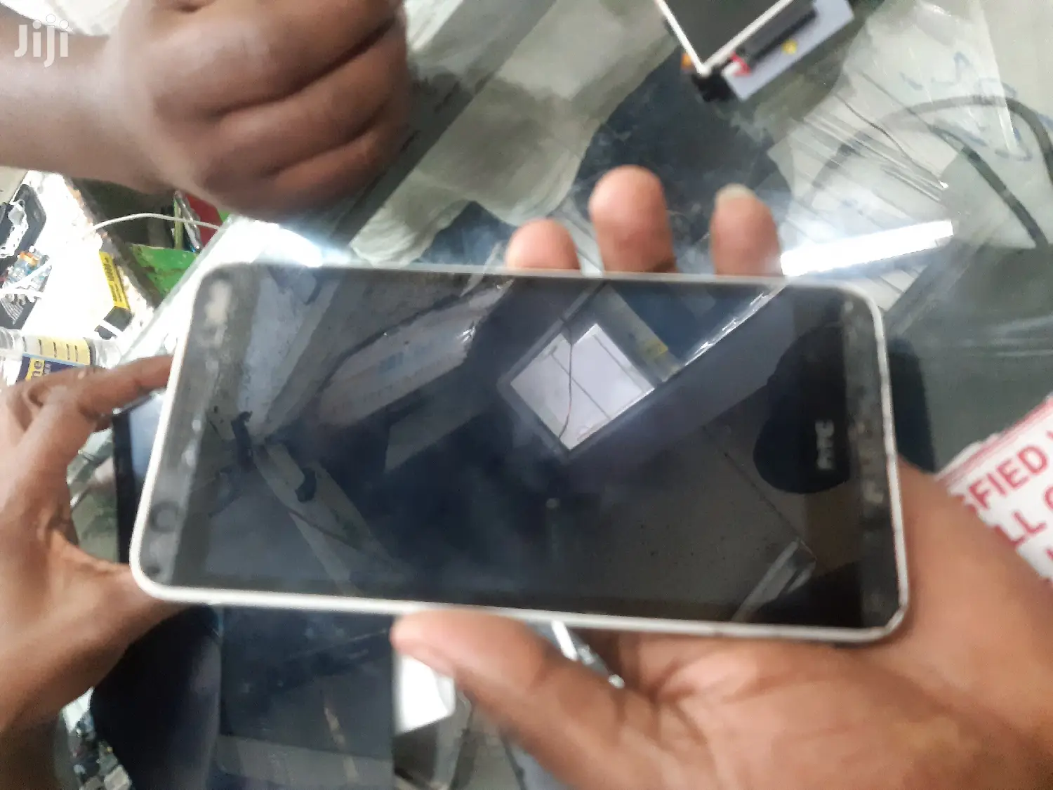 HTC Desire Screens Replacement Services