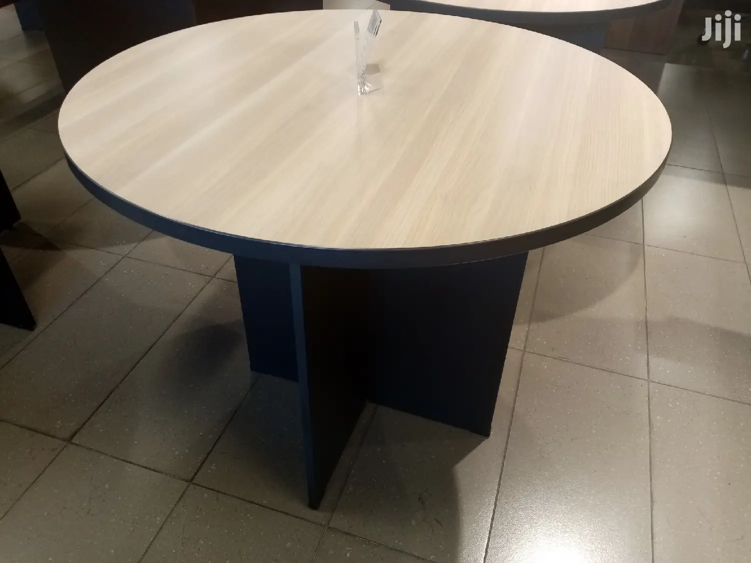 Round 1. 2m Meeting Table