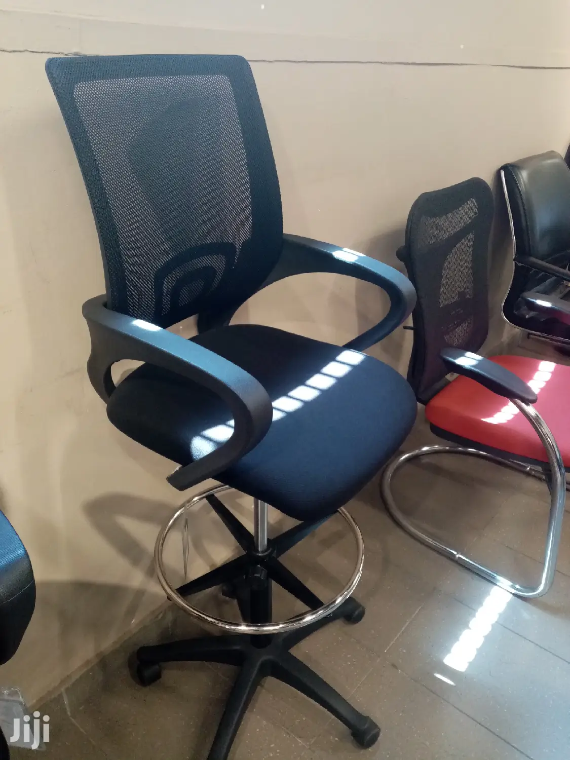 Elegant Cashier Chair