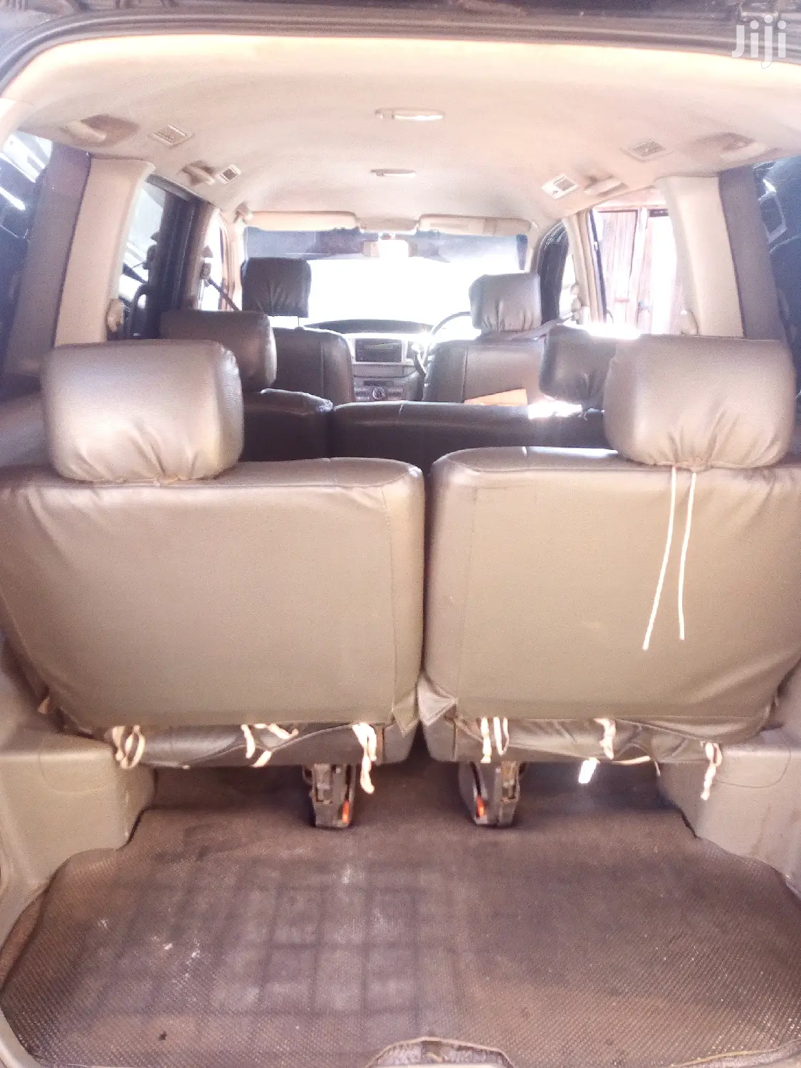 Voxy 7-Seater 4 Hire.