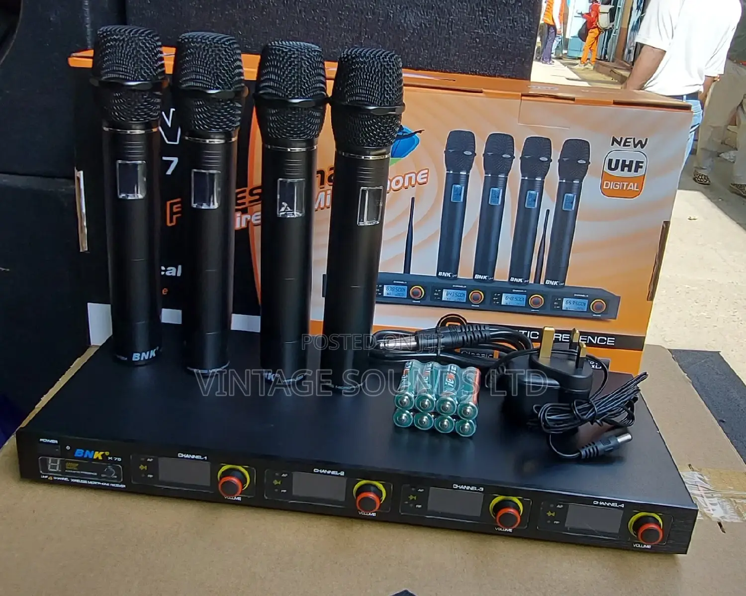 Bnk X75 Professional 4 In 1 Uhf Wireless Microphone