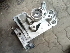 Gear Box Mounting Nissan Serena, Dualis, Extrail Model 2012.