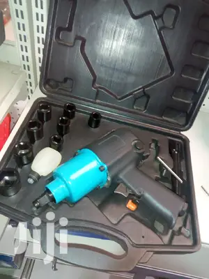 1⁄2 Square Drive Impact Wrench