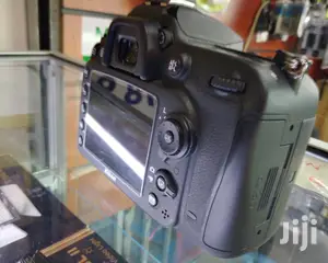 Nikon D7200