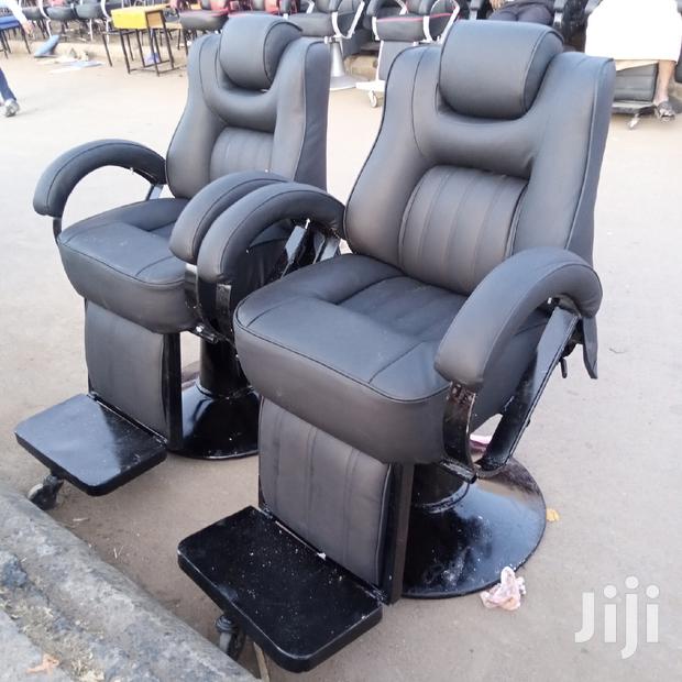 Plain Black Kinyozi Chair - thumbnail 3