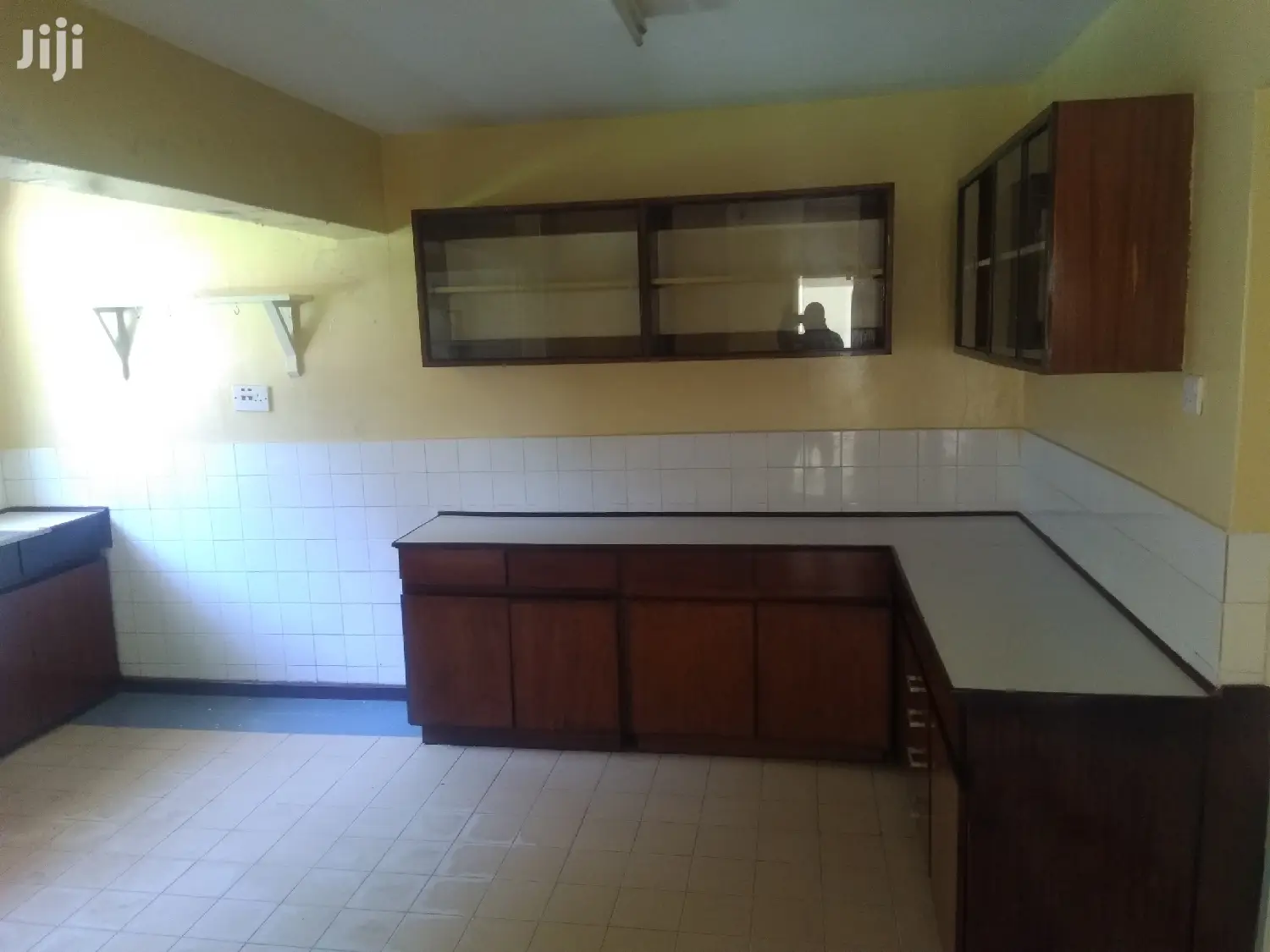 Amazing 11bedroomed Bungalow & 2no Dsq To Let