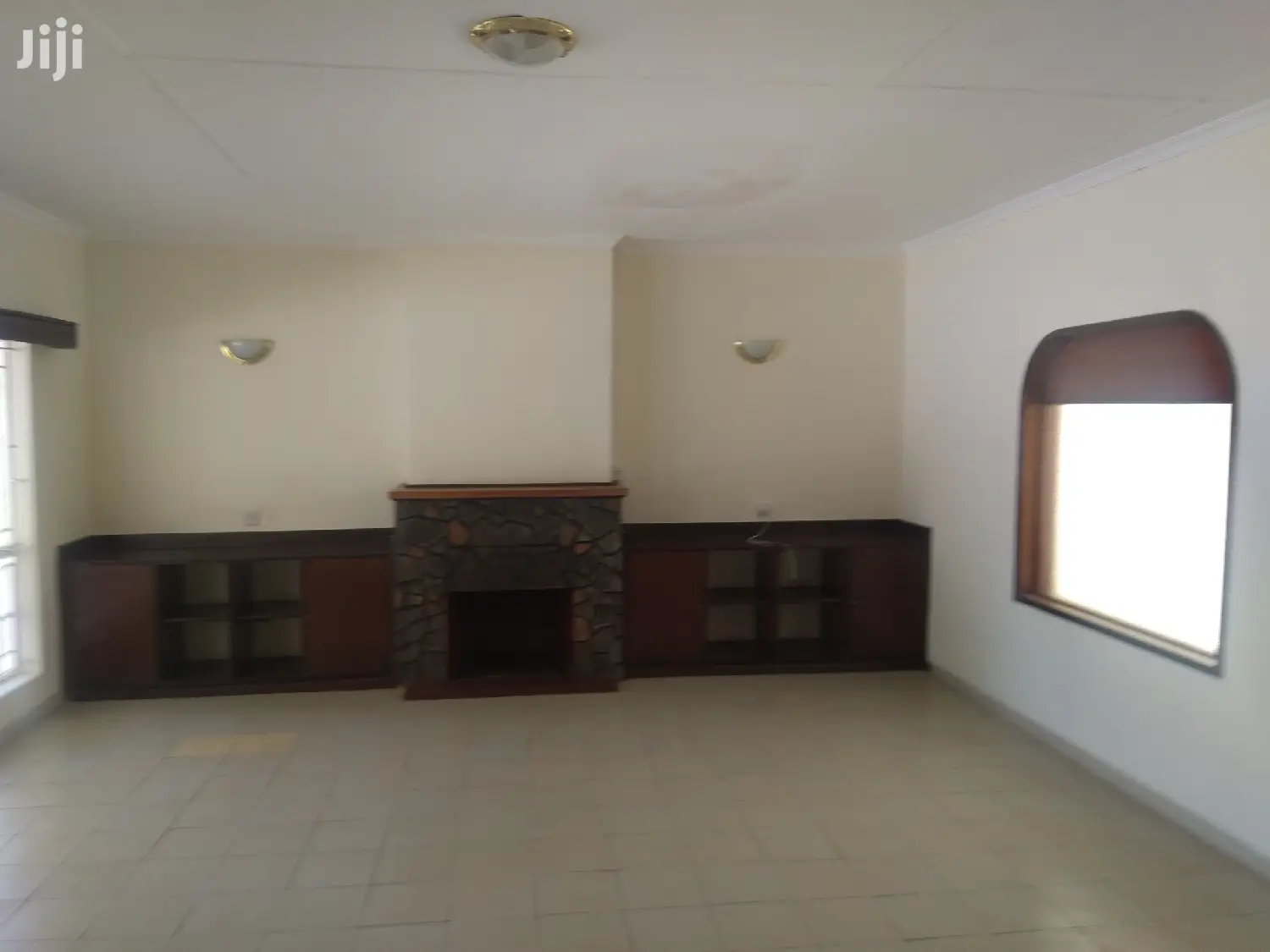 Amazing 11bedroomed Bungalow & 2no Dsq To Let