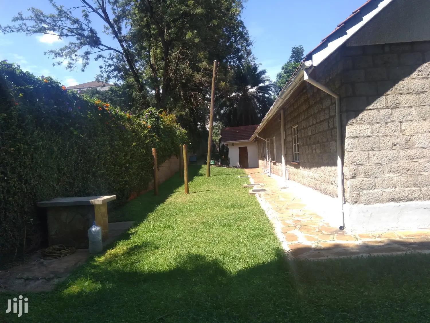 Amazing 11bedroomed Bungalow & 2no Dsq To Let