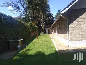 Amazing 11bedroomed Bungalow & 2no Dsq To Let