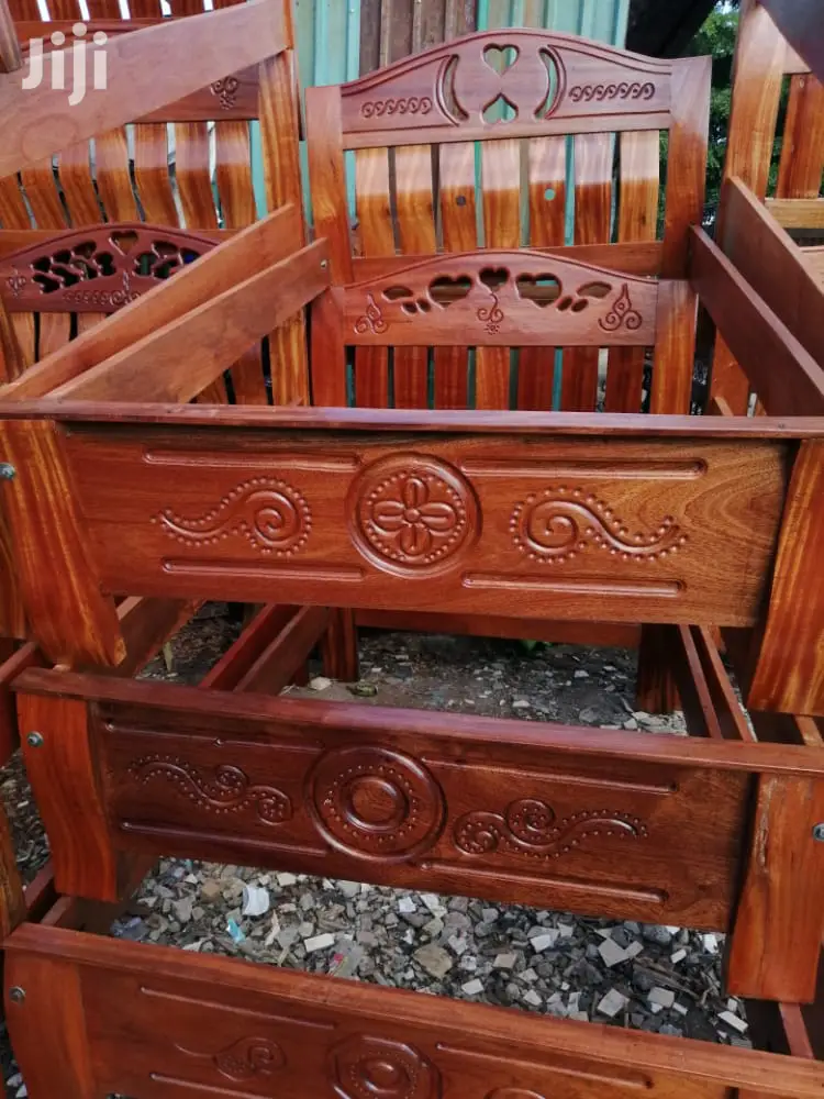 Mahogany Beds 5 *6 Feets.