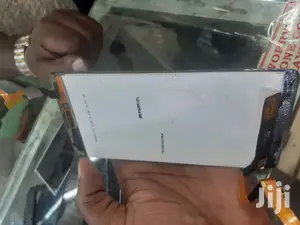 We Deal With Smartphone Screens Replacement