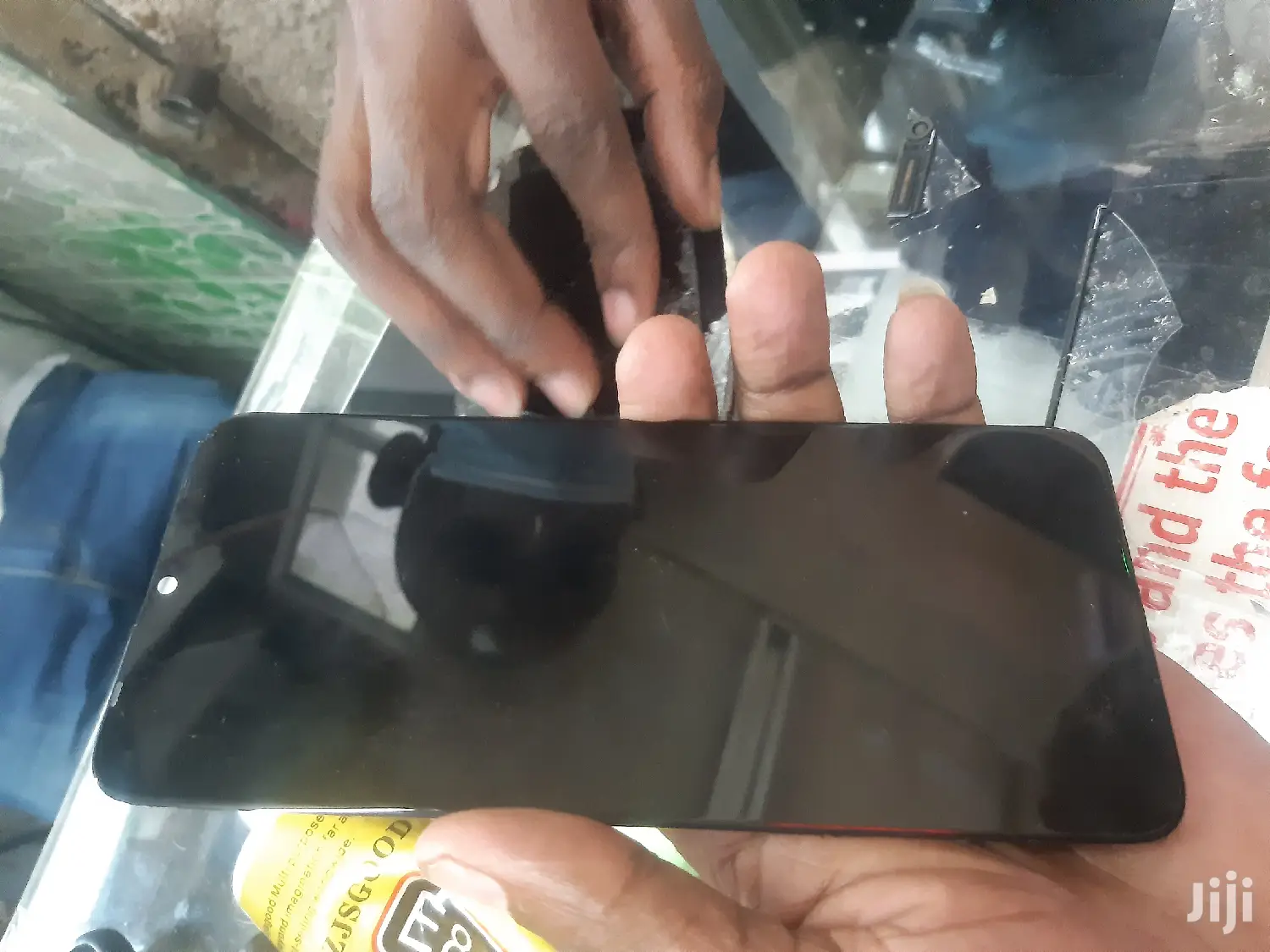 Screens Replacement In Minutes