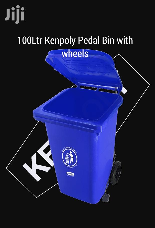 100ltr Kenpoly Bin With Wheels.