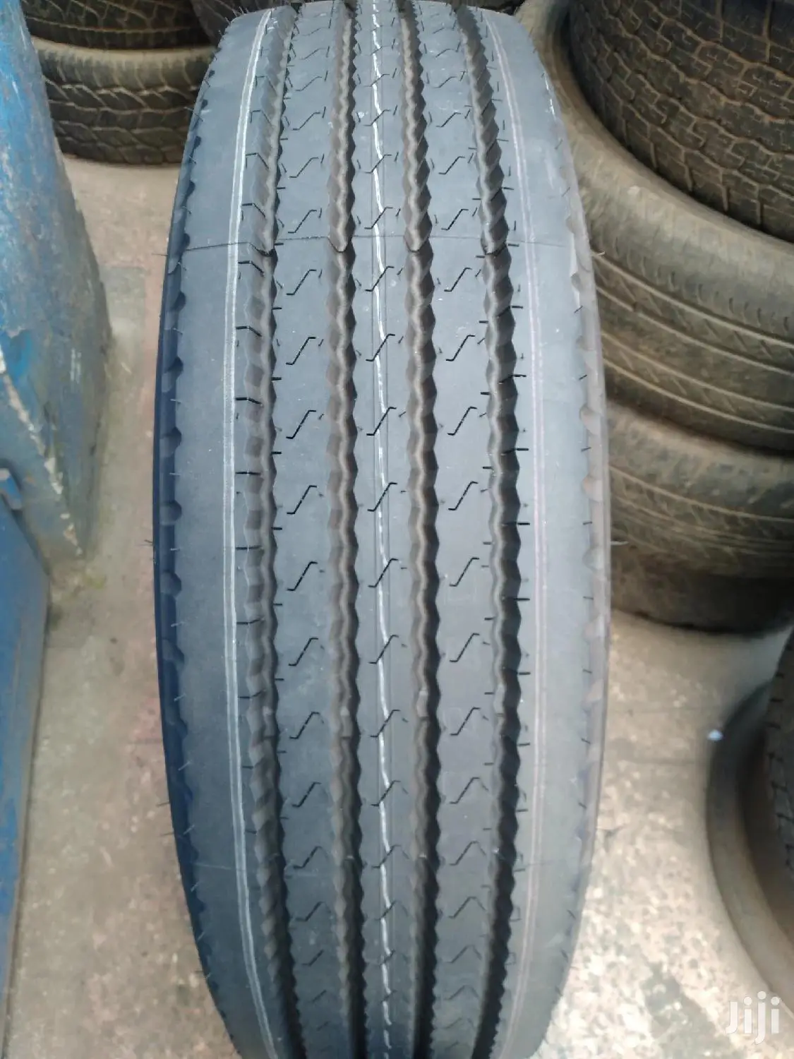 Bridgestone Tires Sizes 255/70r22.5 Tubeless.