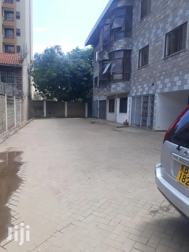 Spacious Bedsitter In Kilimani