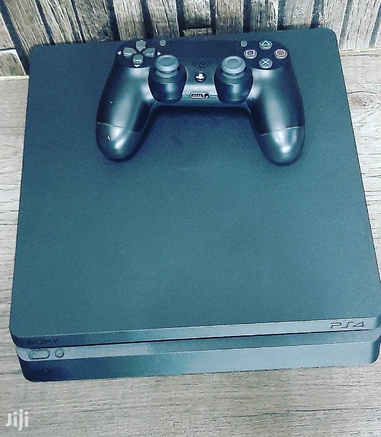 Black Slim PLAYSTATION 4