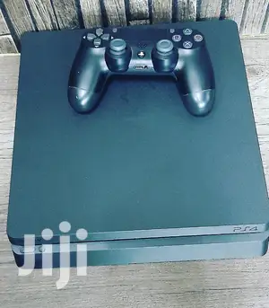 Black Slim PLAYSTATION 4
