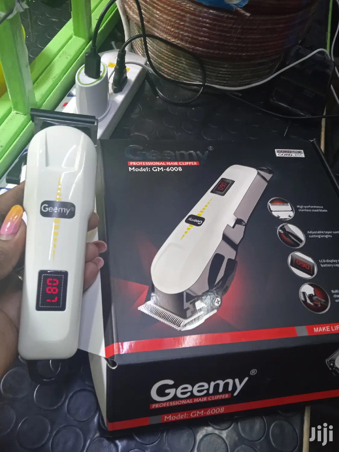 Geemy Proffessional Lcd Display Rechargeable Hair Clipper