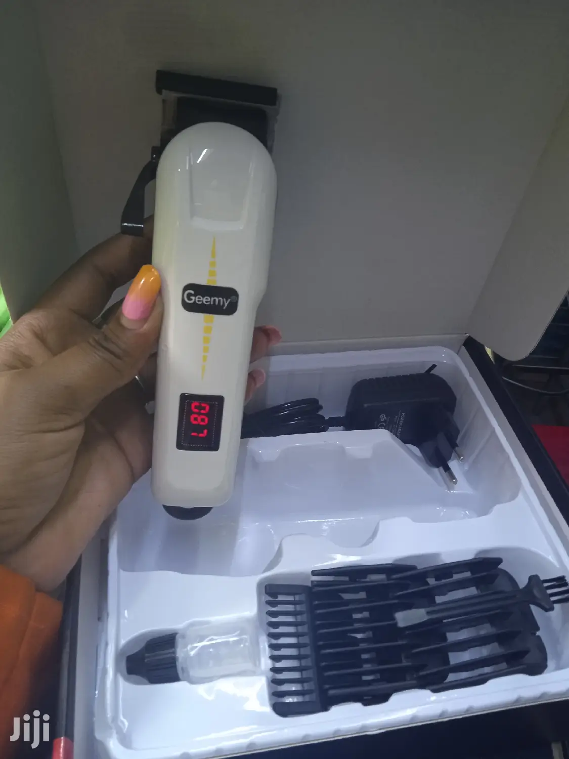 Geemy Proffessional Lcd Display Rechargeable Hair Clipper